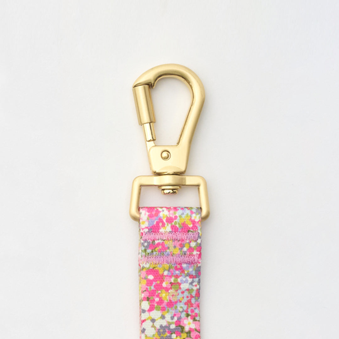 Gentle Leash Bolt_Flora
