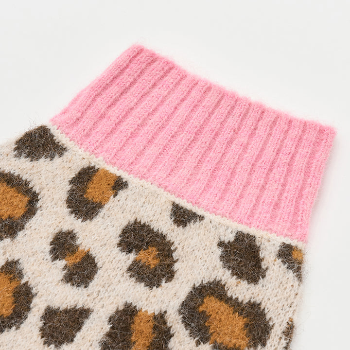 Aspen Woolies Leopard knit pattern and pink collar close-up