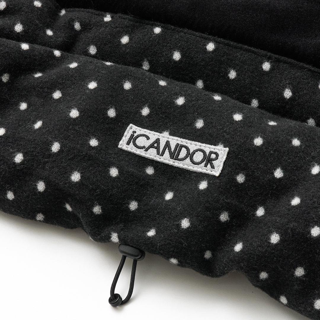 Urban Shield Cushion in Polka Dot: iCANDOR label and elastic string close-up