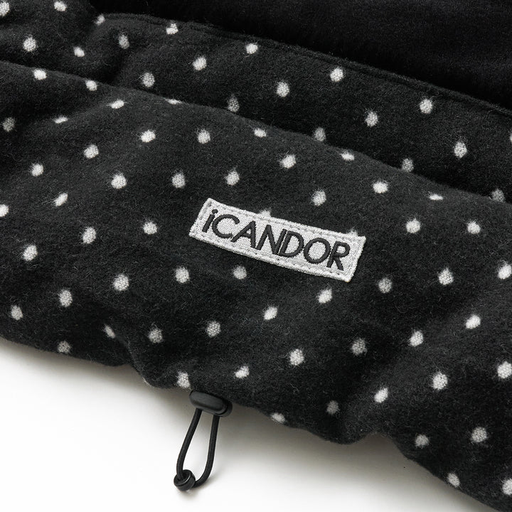 Urban Shield Cushion in Polka Dot: iCANDOR label and elastic string close-up
