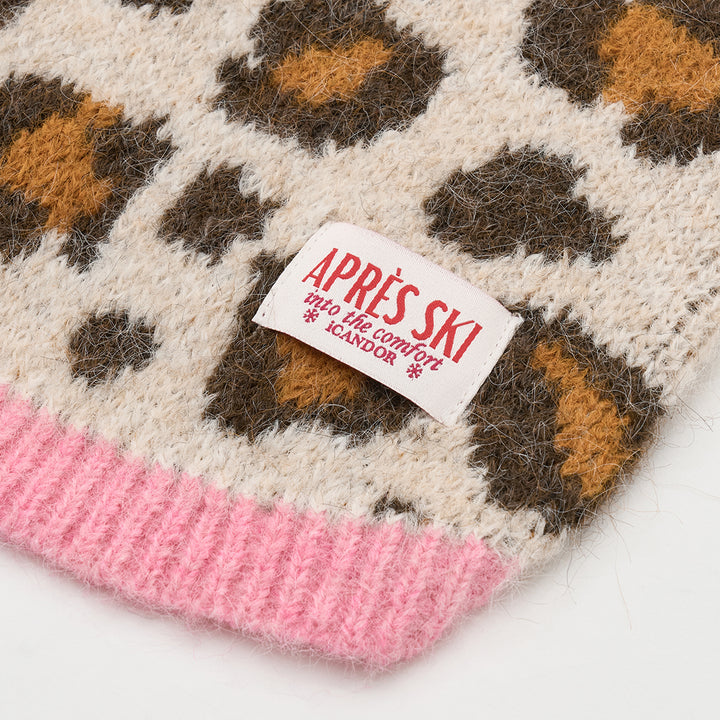 Aspen Woolies Leopard APRES SKI label close-up