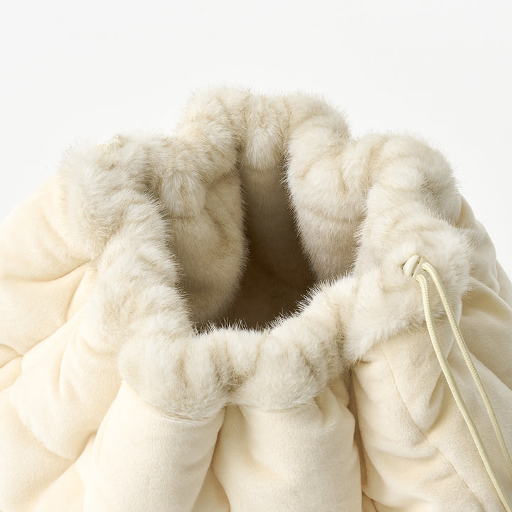 Snuggle Nest: two-tone eco-fur opening and drawstring, close-up