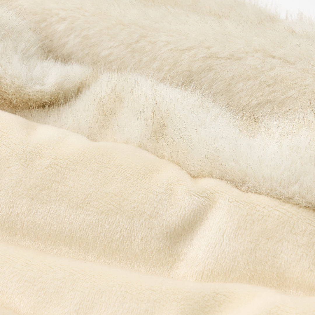 Snuggle Nest: two-tone eco-fur lining, close-up